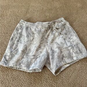 Hollister Light Gray Camouflage Men Shorts Hybrids Size L